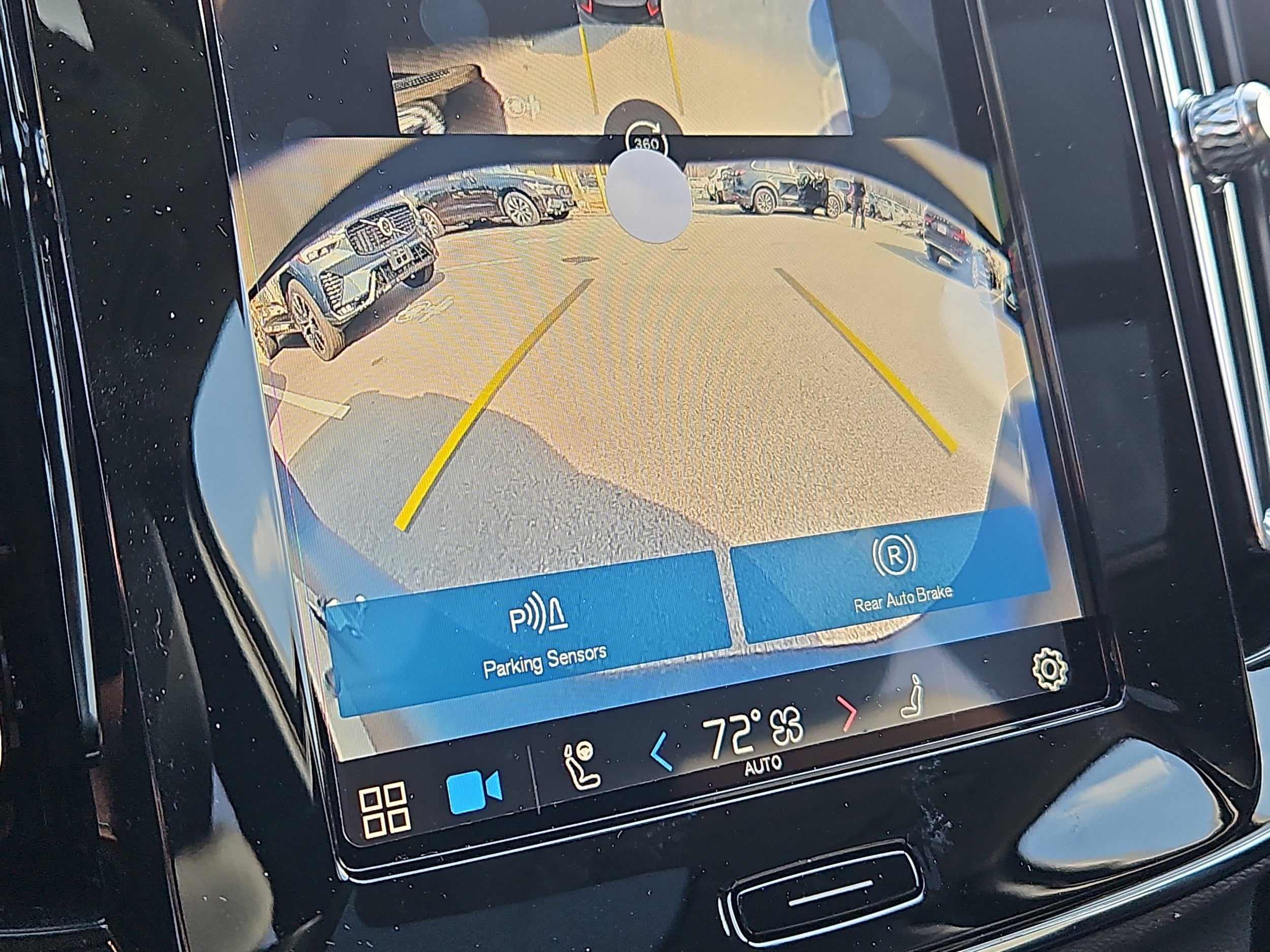 2025 Volvo XC40 Plus - Photo 7