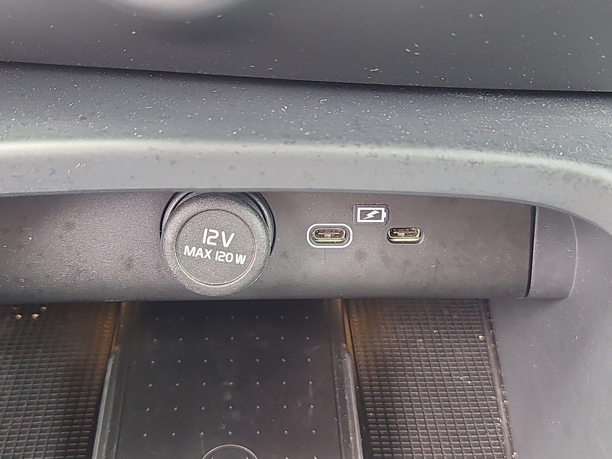 2026 Volvo XC40 Ultra Black Edition - Photo 11