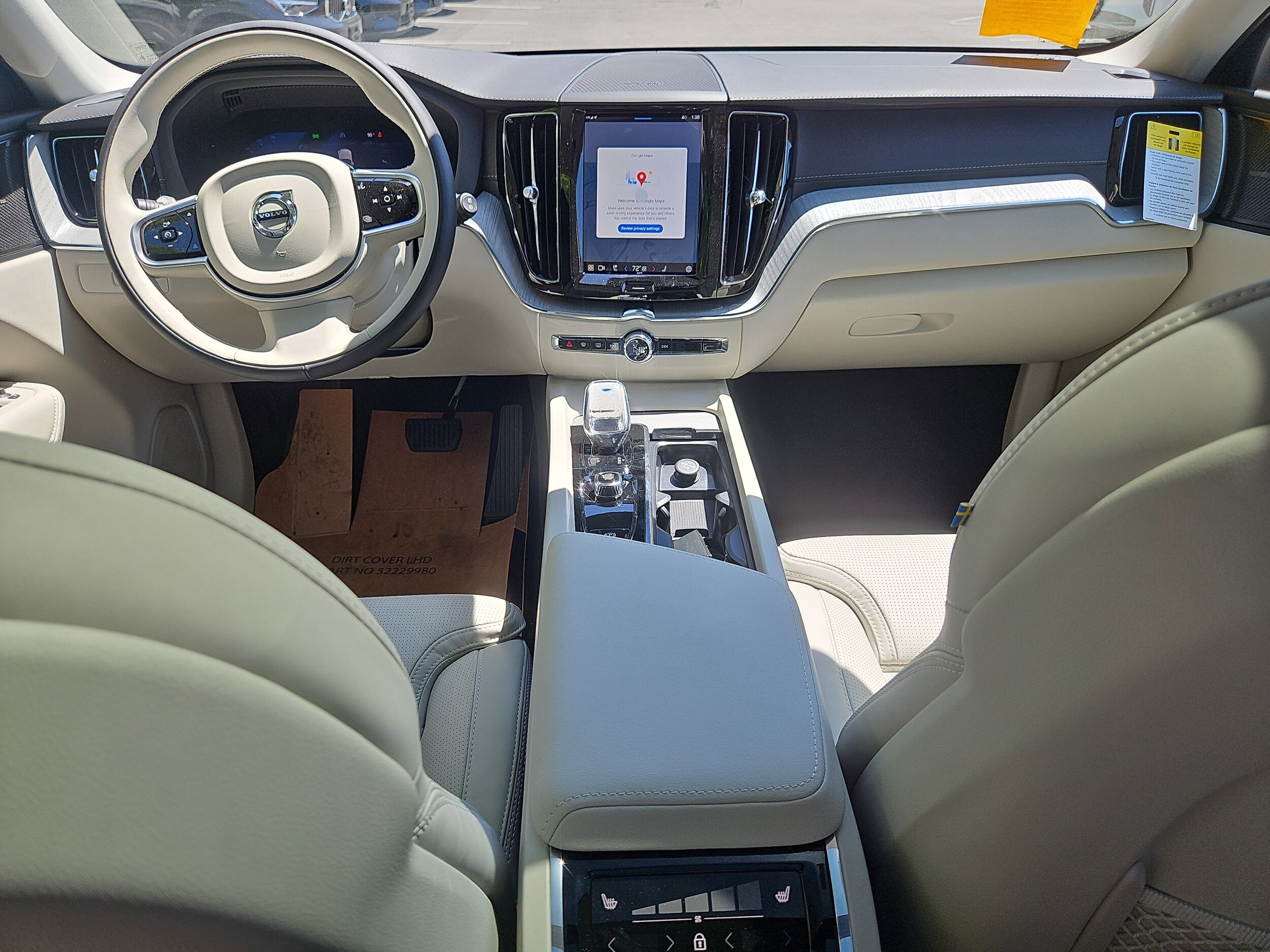 2025 Volvo XC60 B5 photo 2