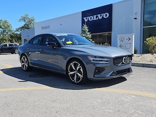 2024 Volvo S60 Core Dark Theme 4dr Car