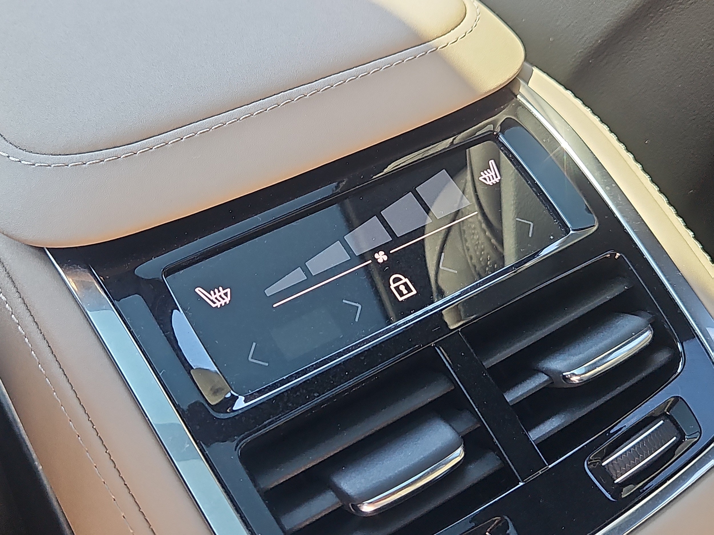 2026 Volvo XC90 Plus - Photo 14