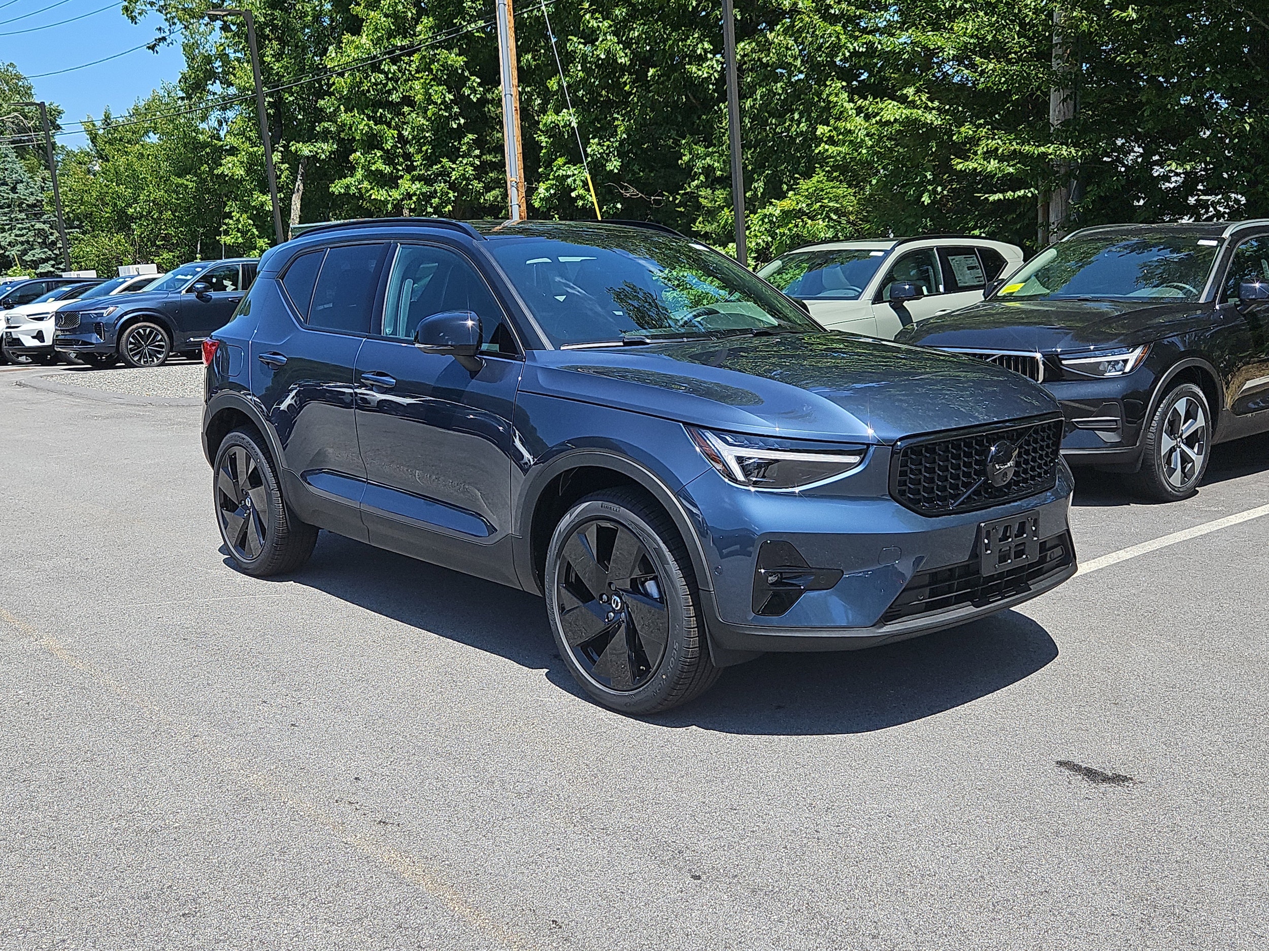 2026 Volvo XC40 B5 Ultra Black Edition