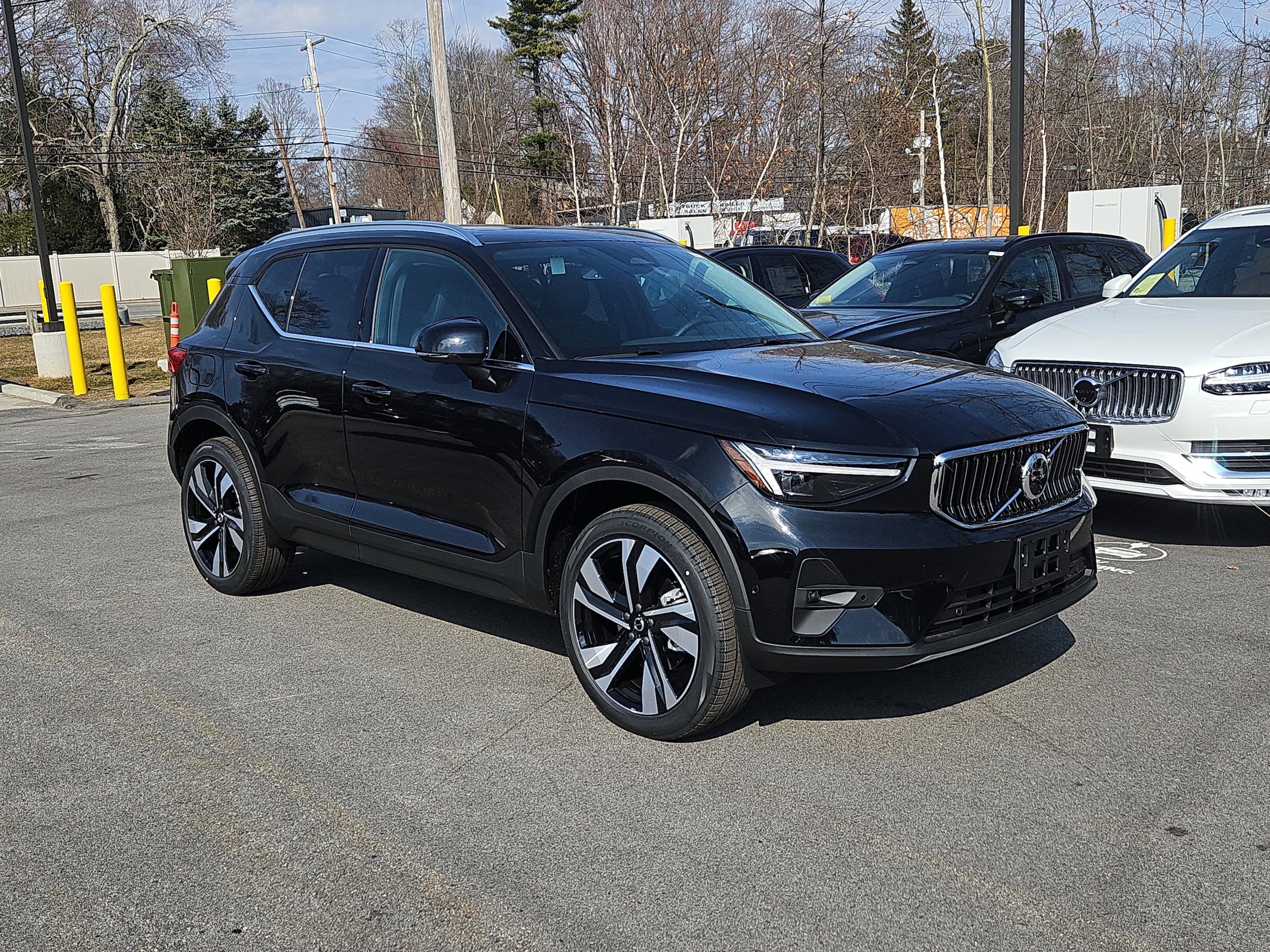 2025 Volvo XC40 B5 Plus Bright Theme