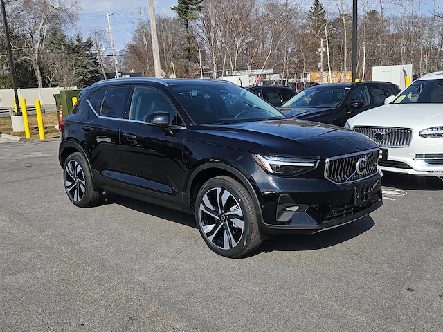 2025 Volvo XC40 B5 Plus Bright Theme AWD SUV