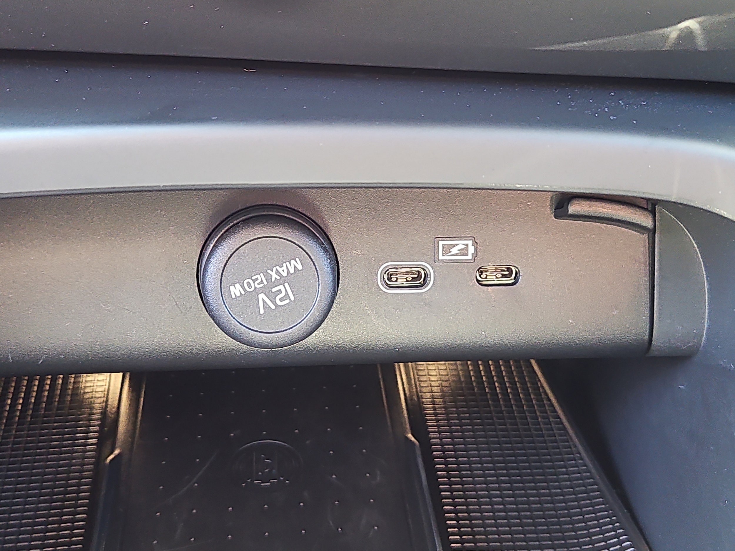2026 Volvo XC40 Plus - Photo 10