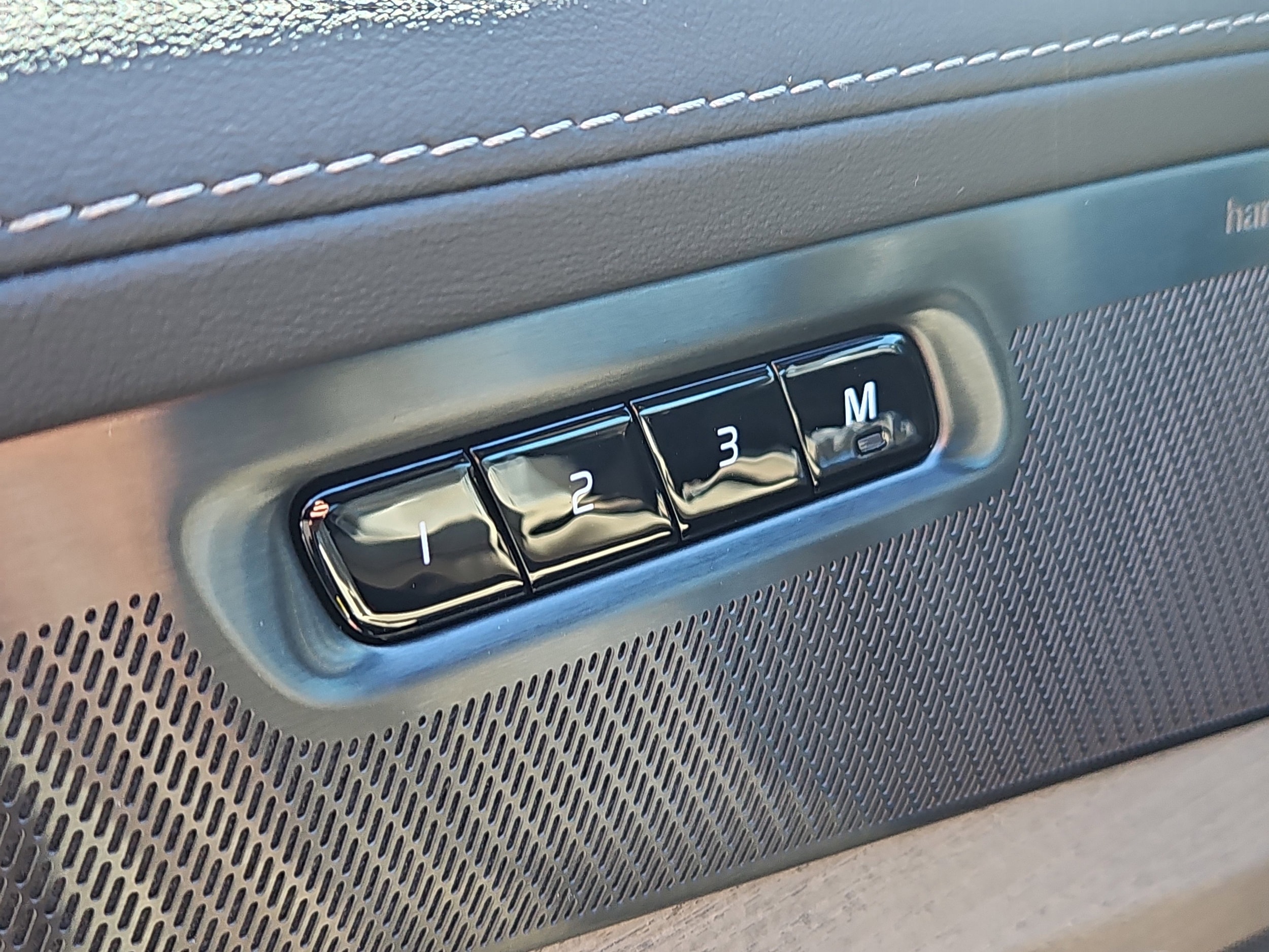 2026 Volvo XC90 Plus - Photo 9