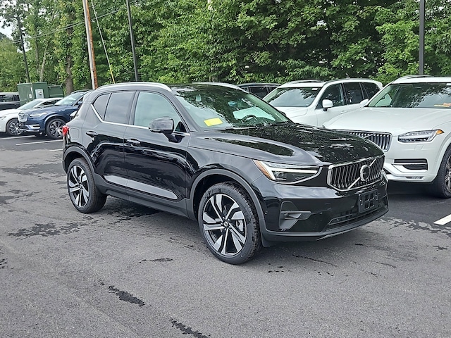 2025 Volvo XC40 B5 Plus Bright Theme SUV