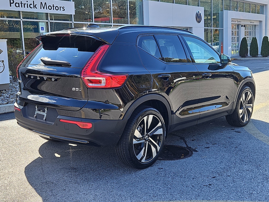 New 2025 Volvo XC40 Ultra Dark Theme Sport Utility