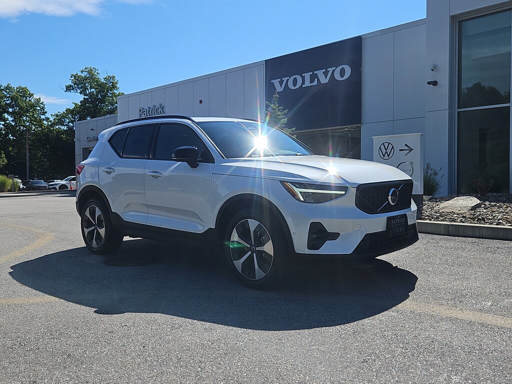 Used 2025 Volvo XC40 Plus Dark Theme Sport Utility