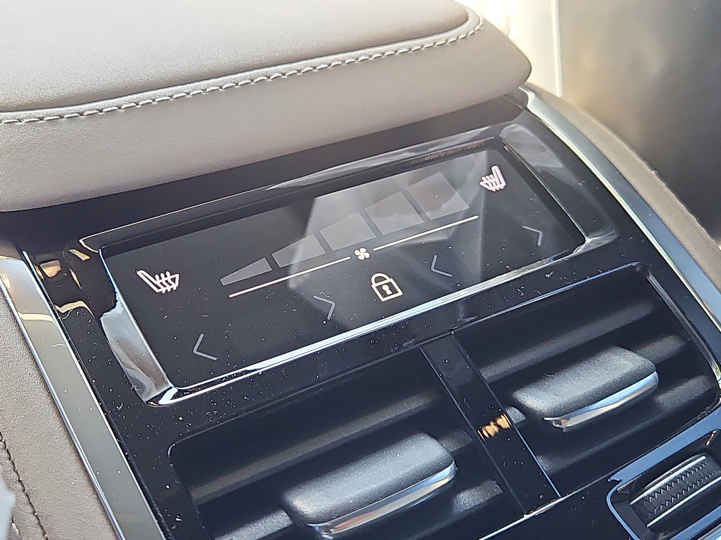 2026 Volvo XC90 Plus - Photo 11