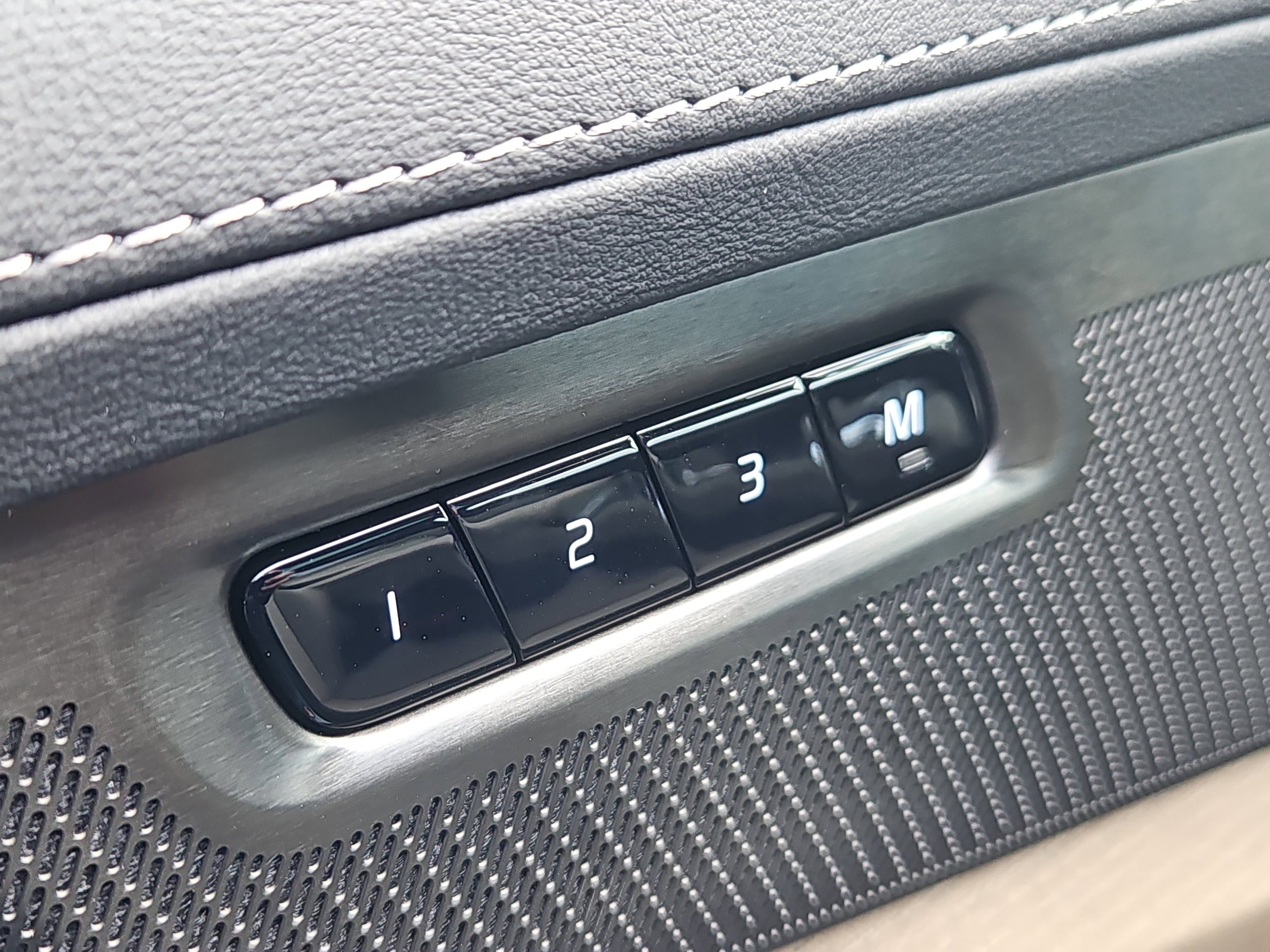 2026 Volvo XC90 Plus - Photo 11