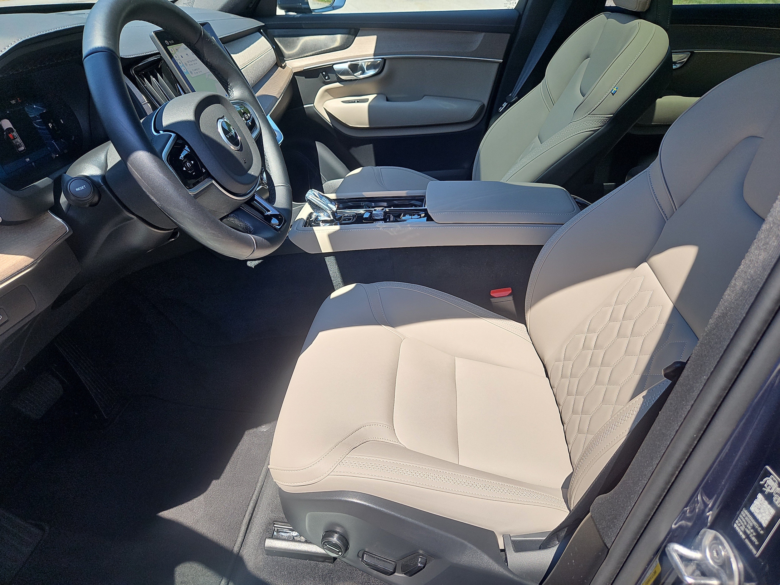 2026 Volvo XC90 Plus - Photo 32