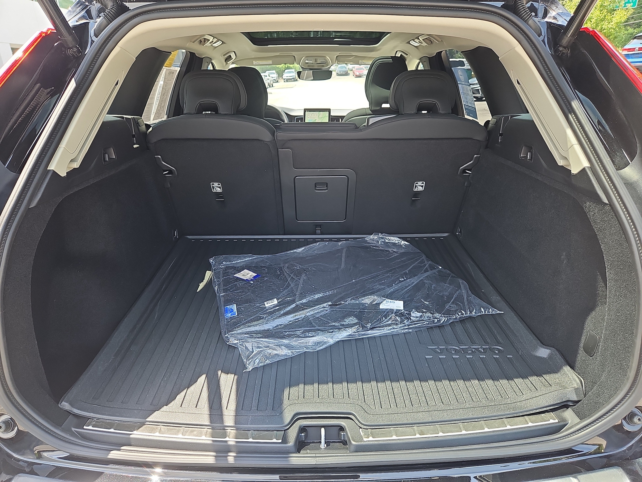 2026 Volvo XC60 Plus - Photo 33