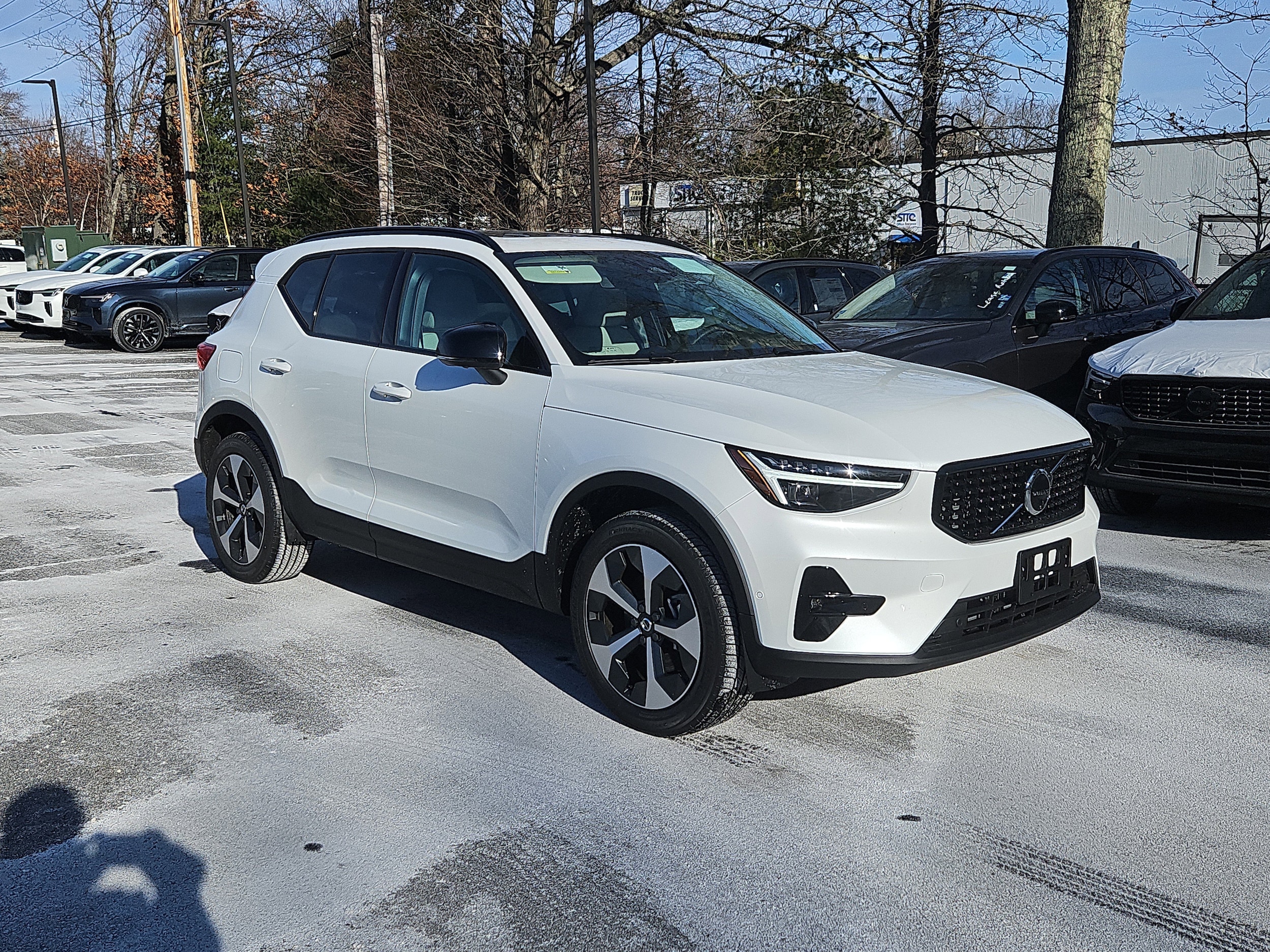 2026 Volvo XC40 Plus's photo