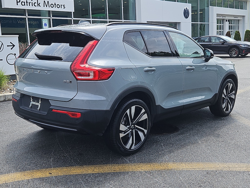 Used 2024 Volvo XC40 Plus Dark Theme Sport Utility