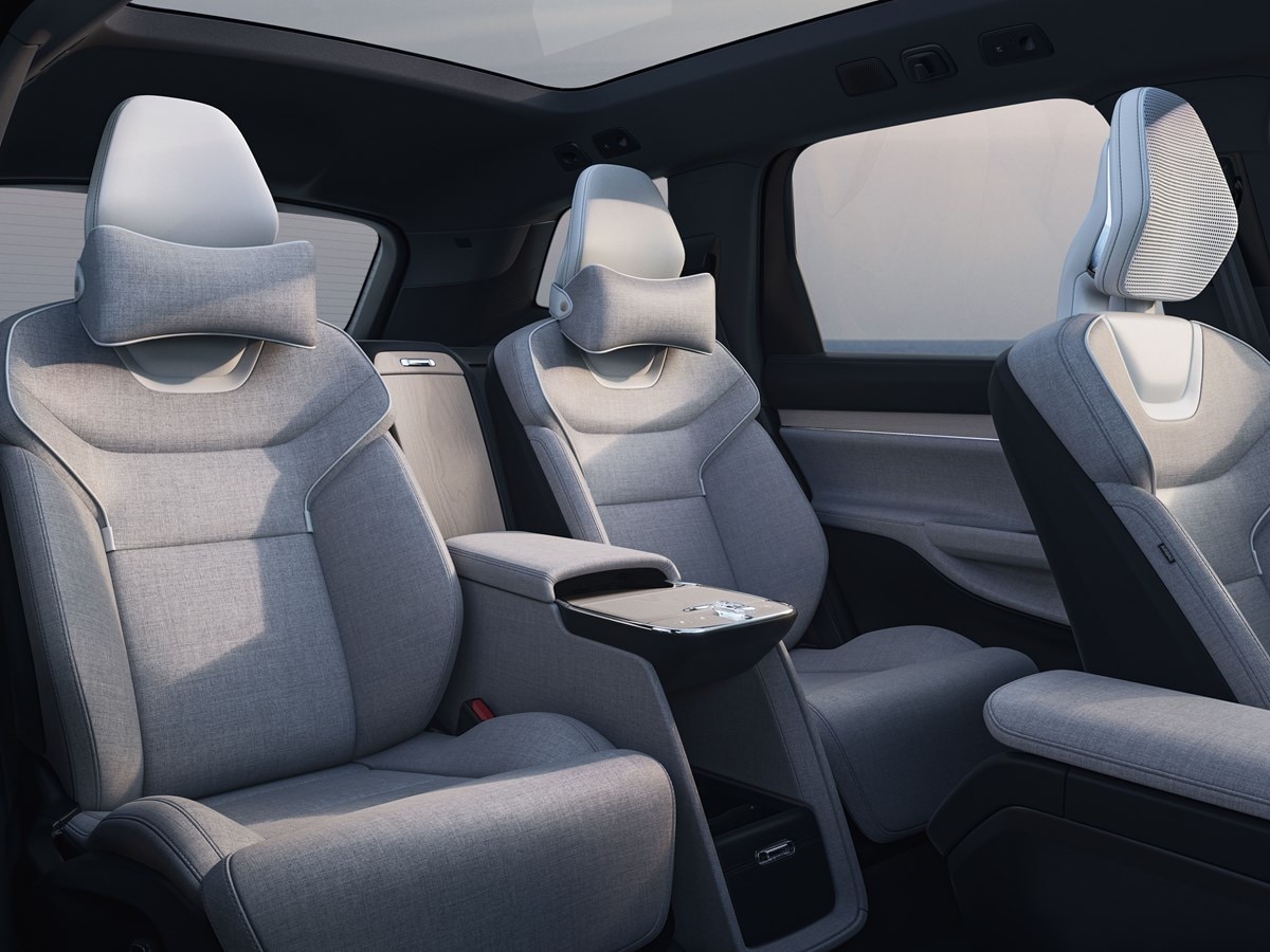 2024-Volvo-EX90-Interior.jpg