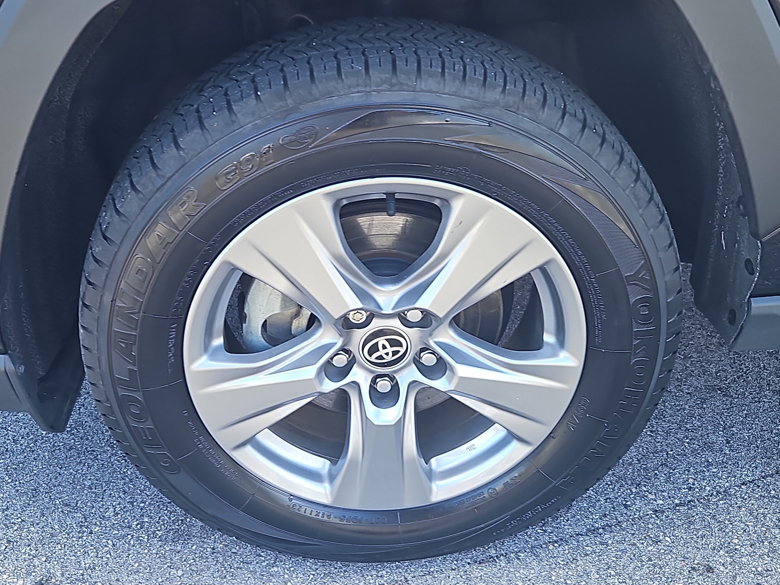 2023 Toyota RAV4 Hybrid XLE photo 2