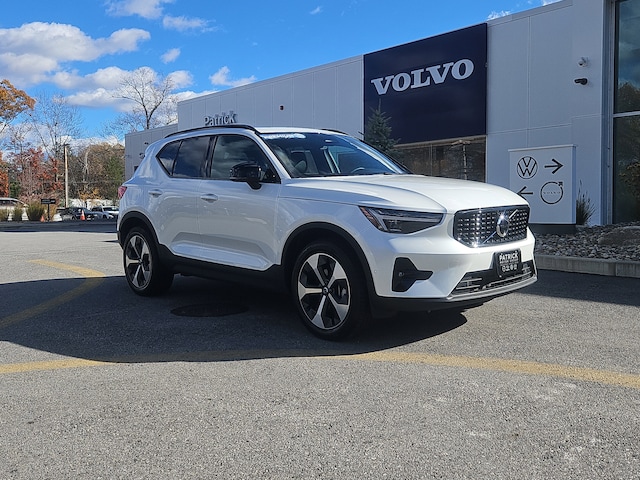 2025 Volvo XC40 Plus Dark Theme AWD Sport Utility