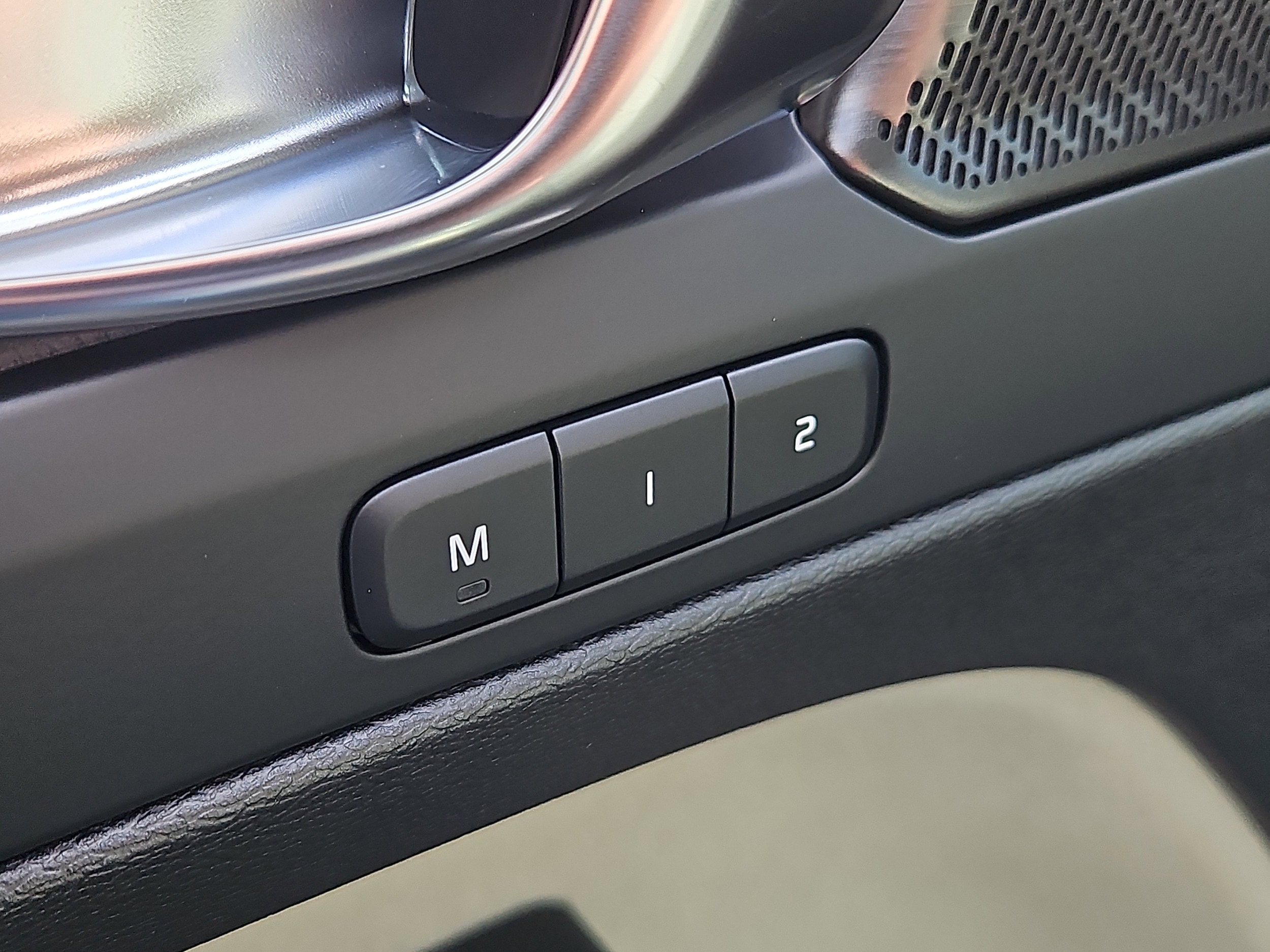 2026 Volvo XC40 Ultra - Photo 10