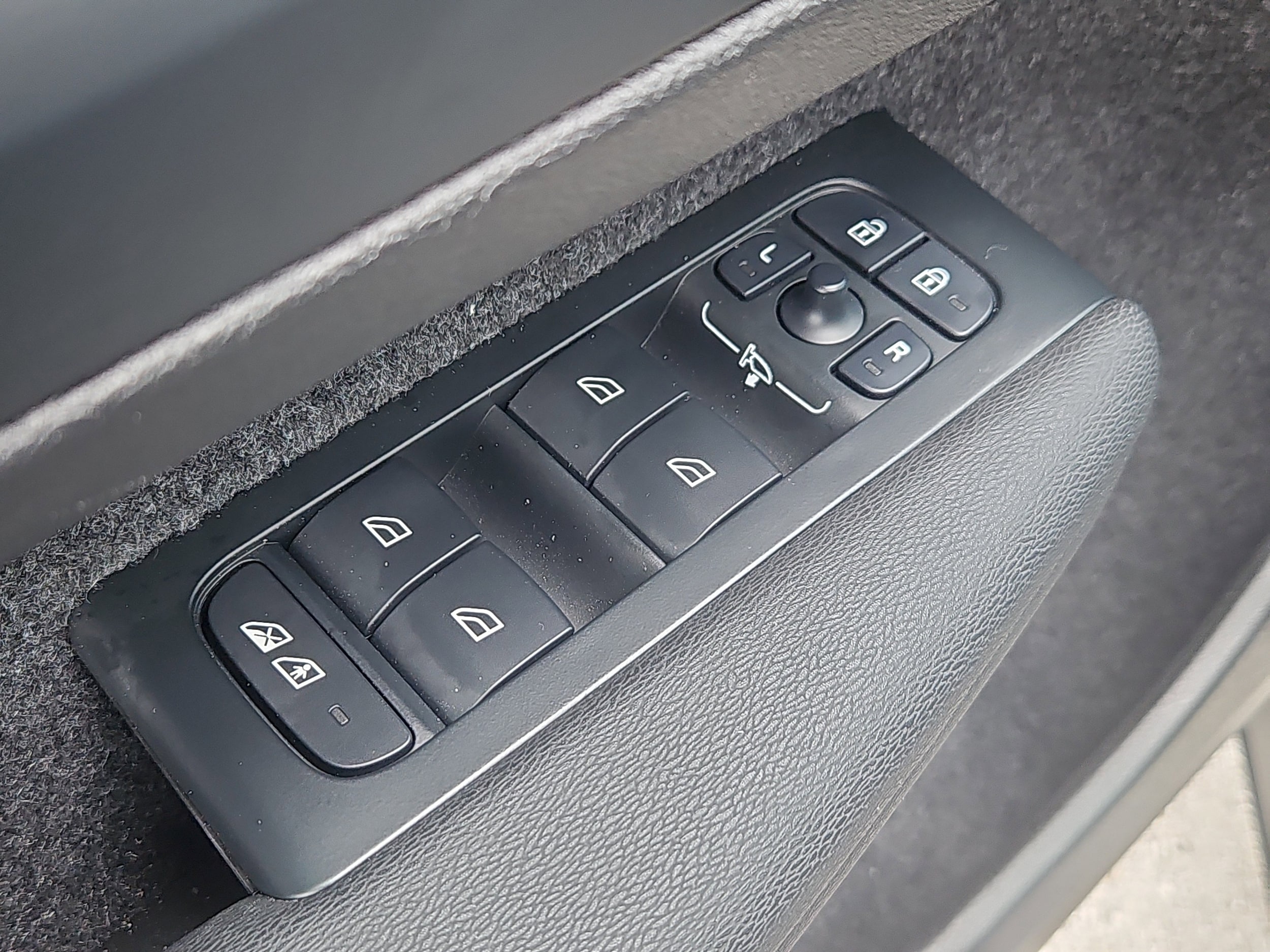 2026 Volvo XC40 Ultra Black Edition - Photo 22