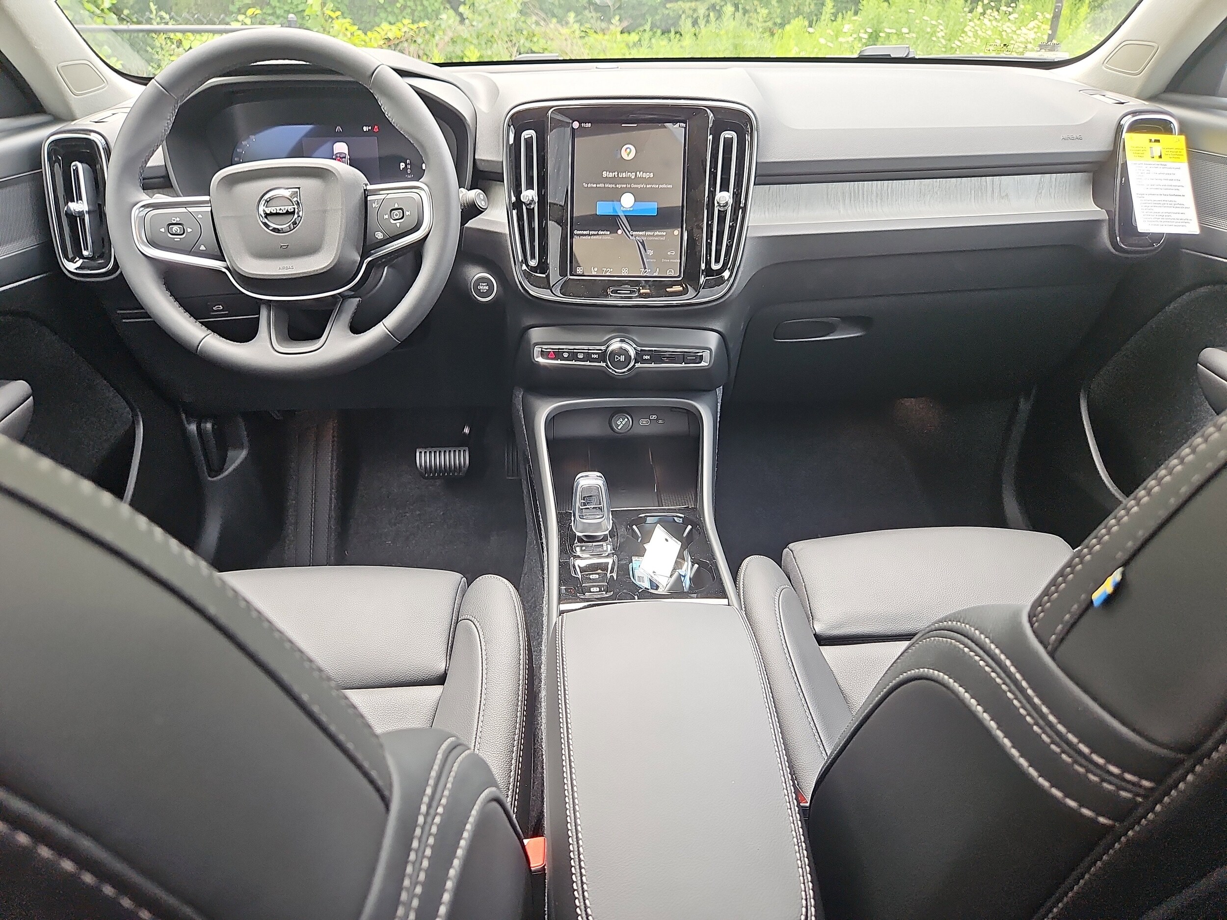 2026 Volvo XC40 Plus photo 2