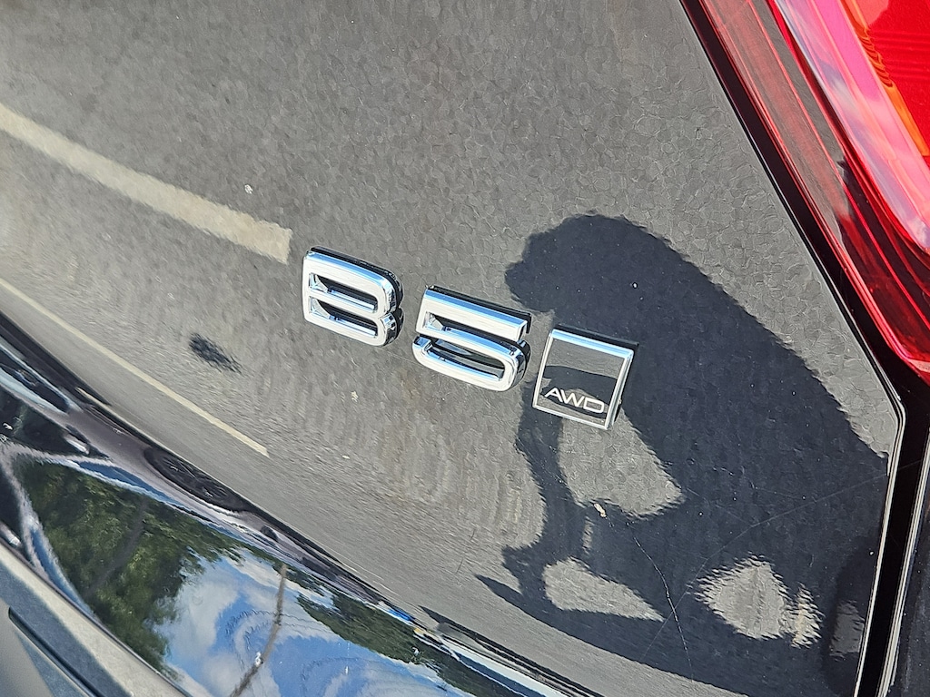 New 2026 Volvo XC40 B5 Plus SUV