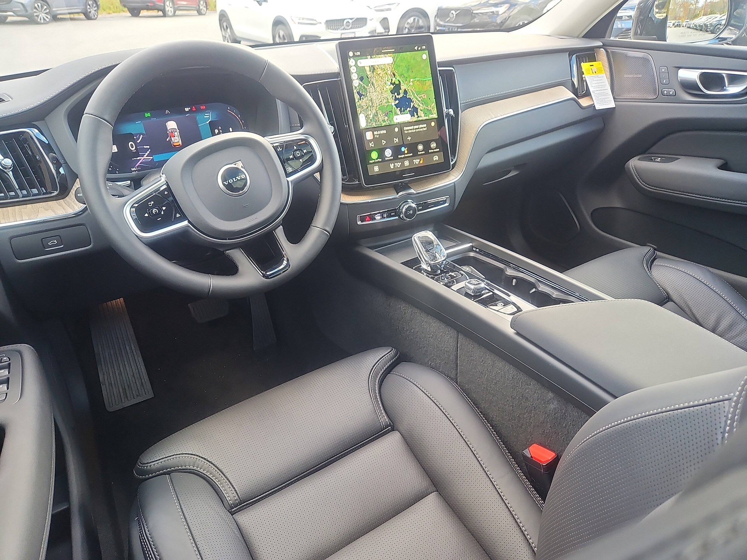 2026 Volvo XC60 B5 photo 2