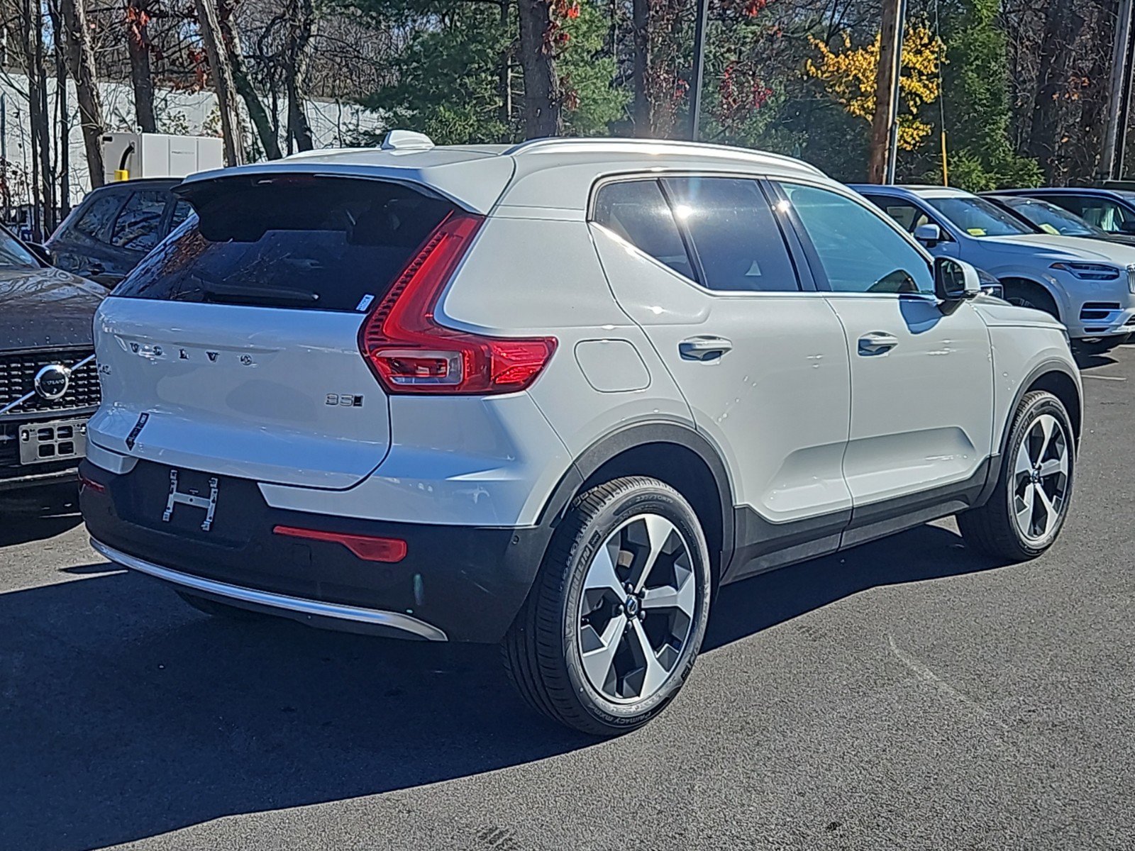 2025 Volvo XC40 Plus photo 2