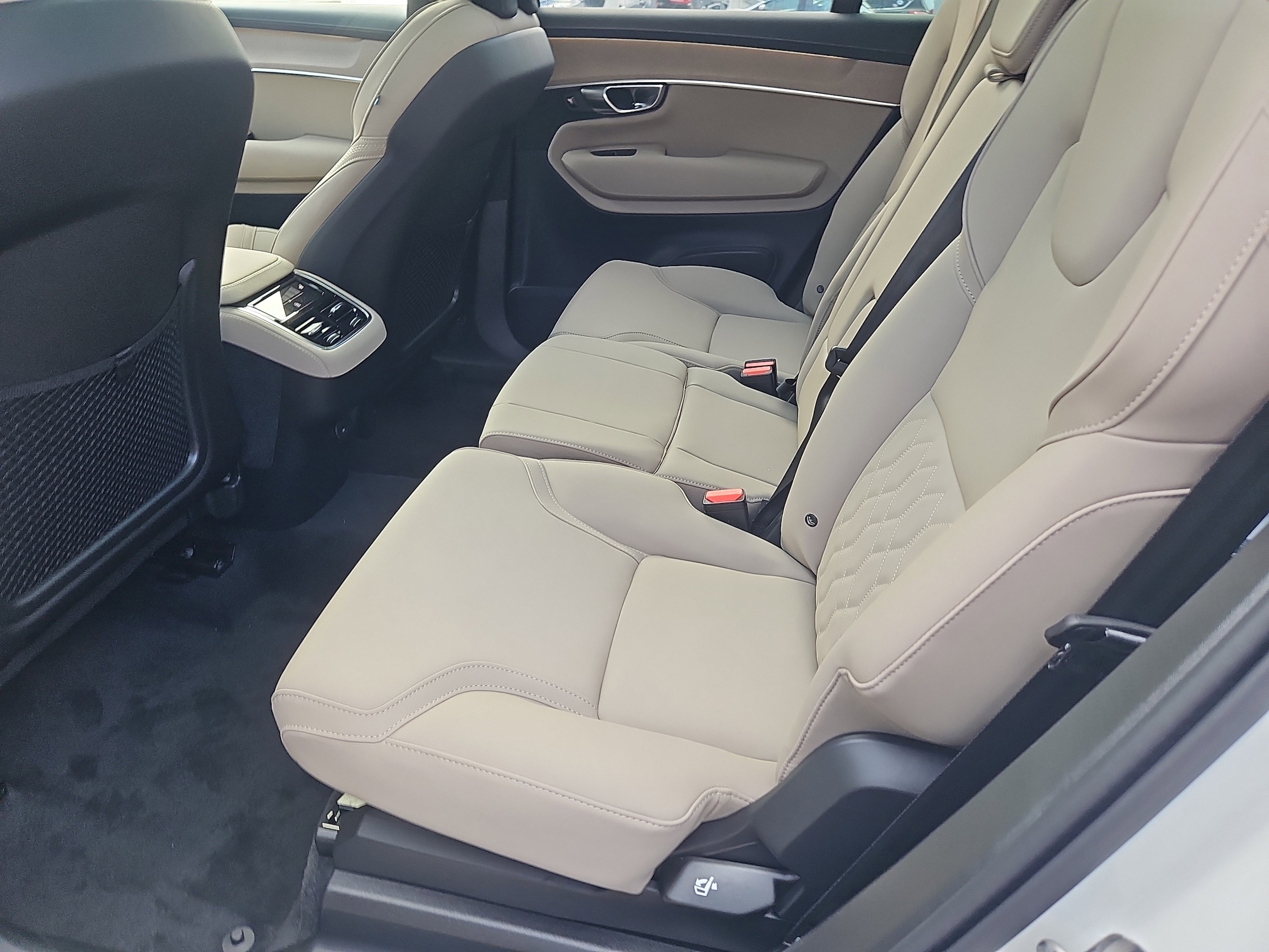 2026 Volvo XC90 Plus - Photo 22