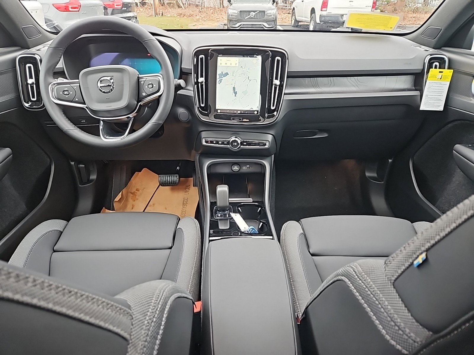 2024 Volvo C40 Recharge Core photo 3