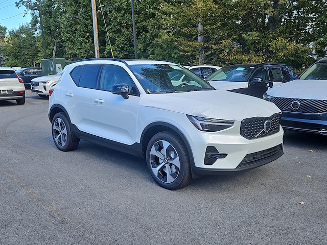 2026 Volvo XC40 B5 Plus AWD SUV