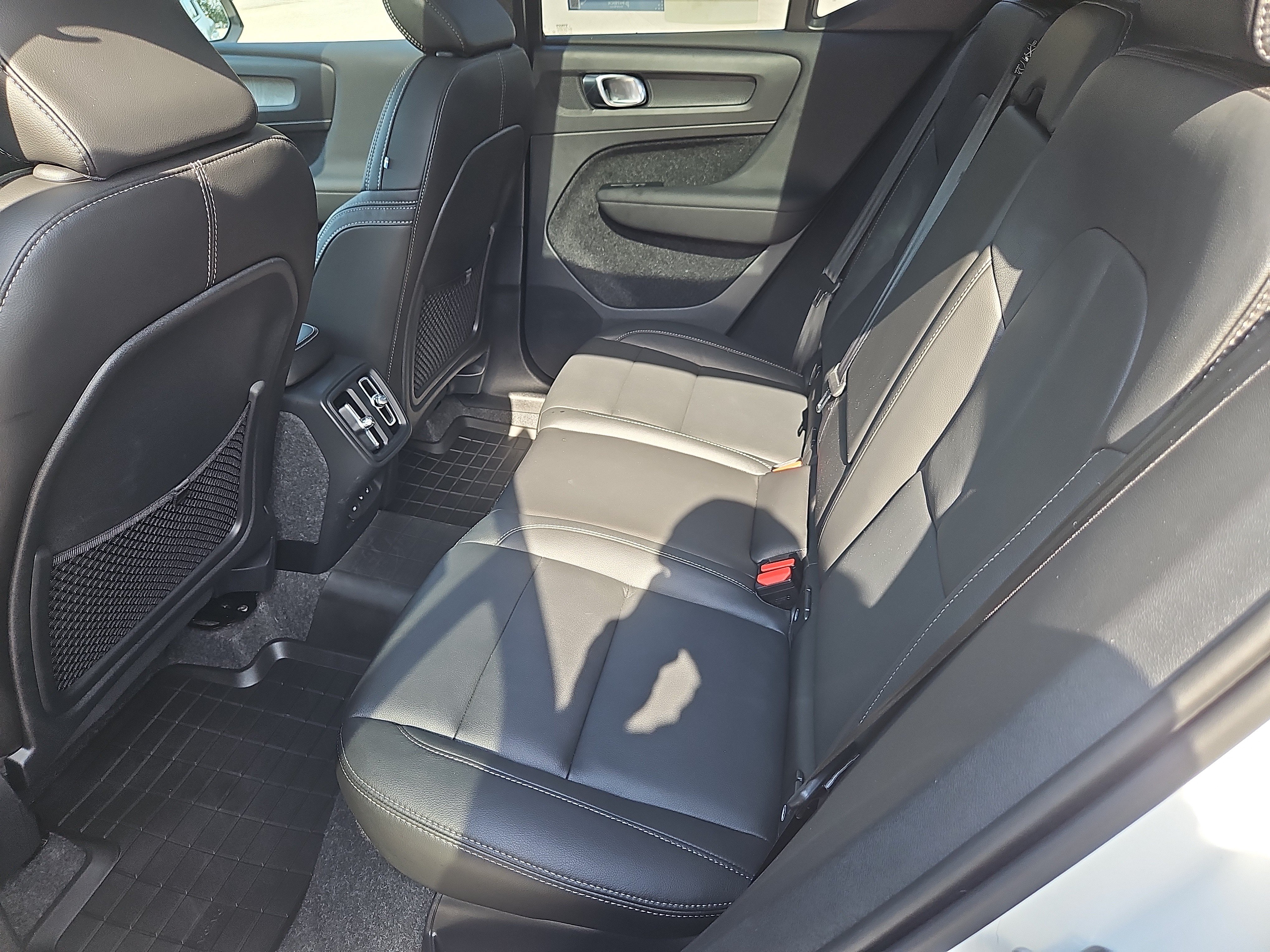 2026 Volvo XC40 Plus - Photo 33