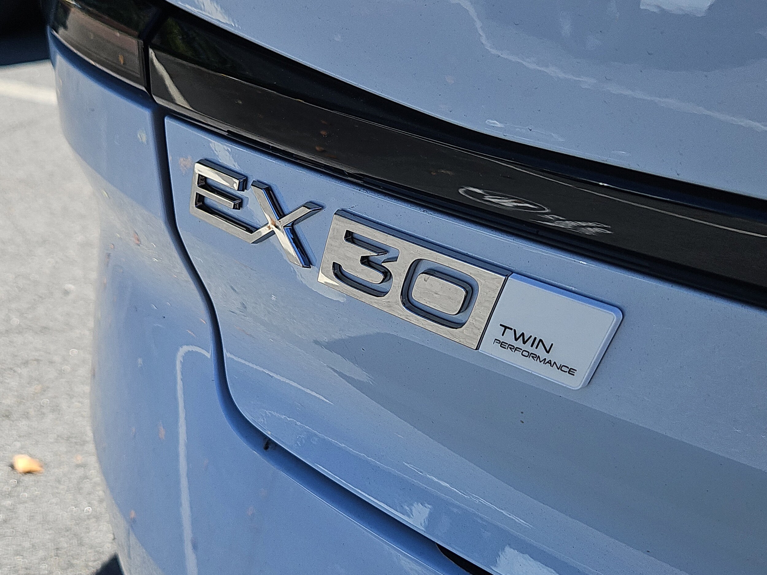 2025 Volvo EX30 Plus photo 2