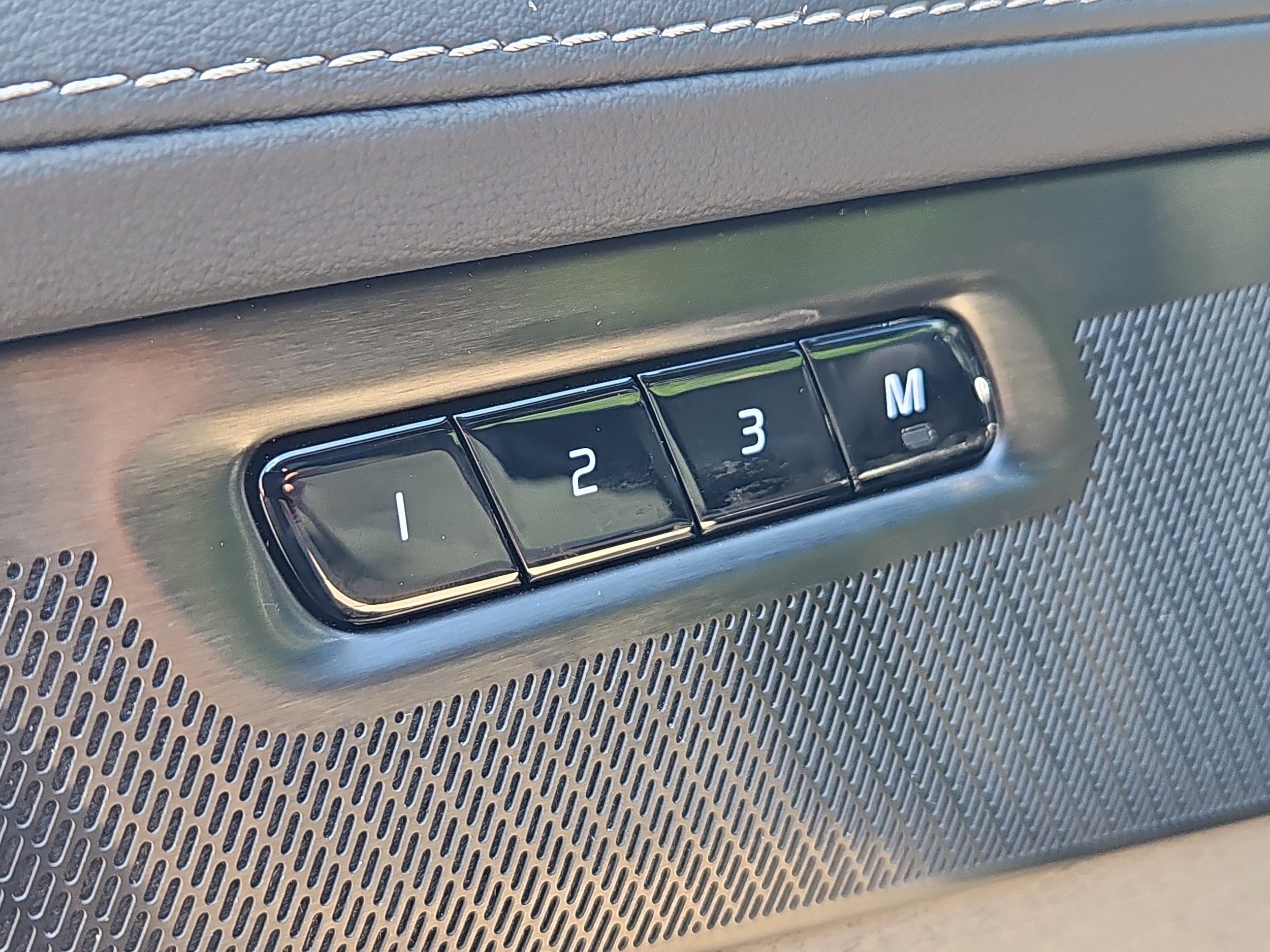 2026 Volvo XC90 Plus - Photo 12