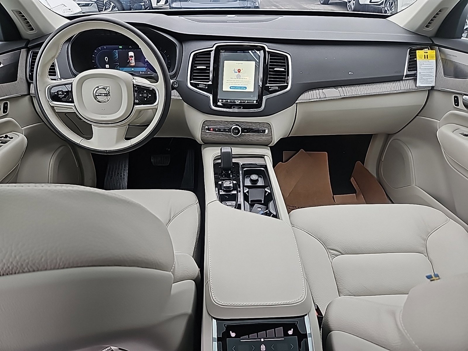 2025 Volvo XC90 Plus photo 3