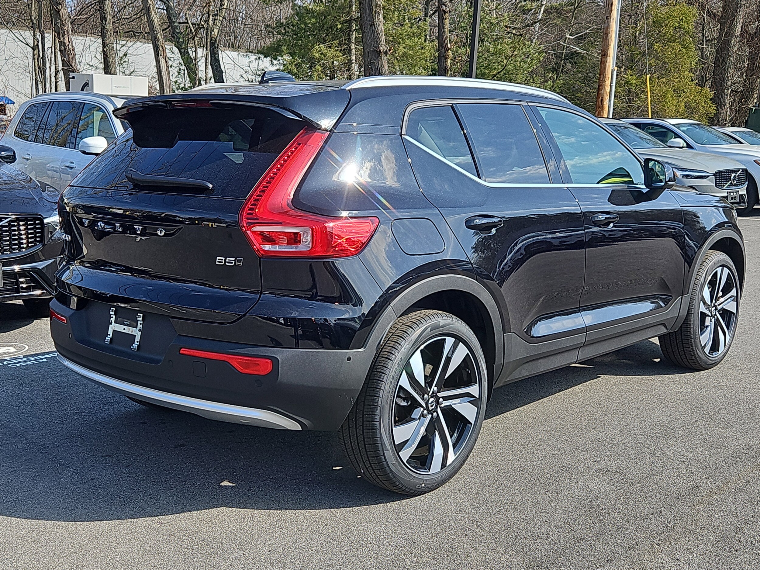 2025 Volvo XC40 Plus photo 2