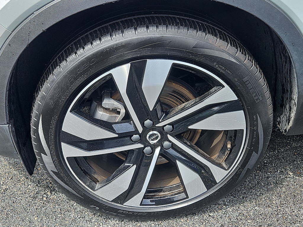 Used 2024 Volvo XC40 Plus Dark Theme Sport Utility