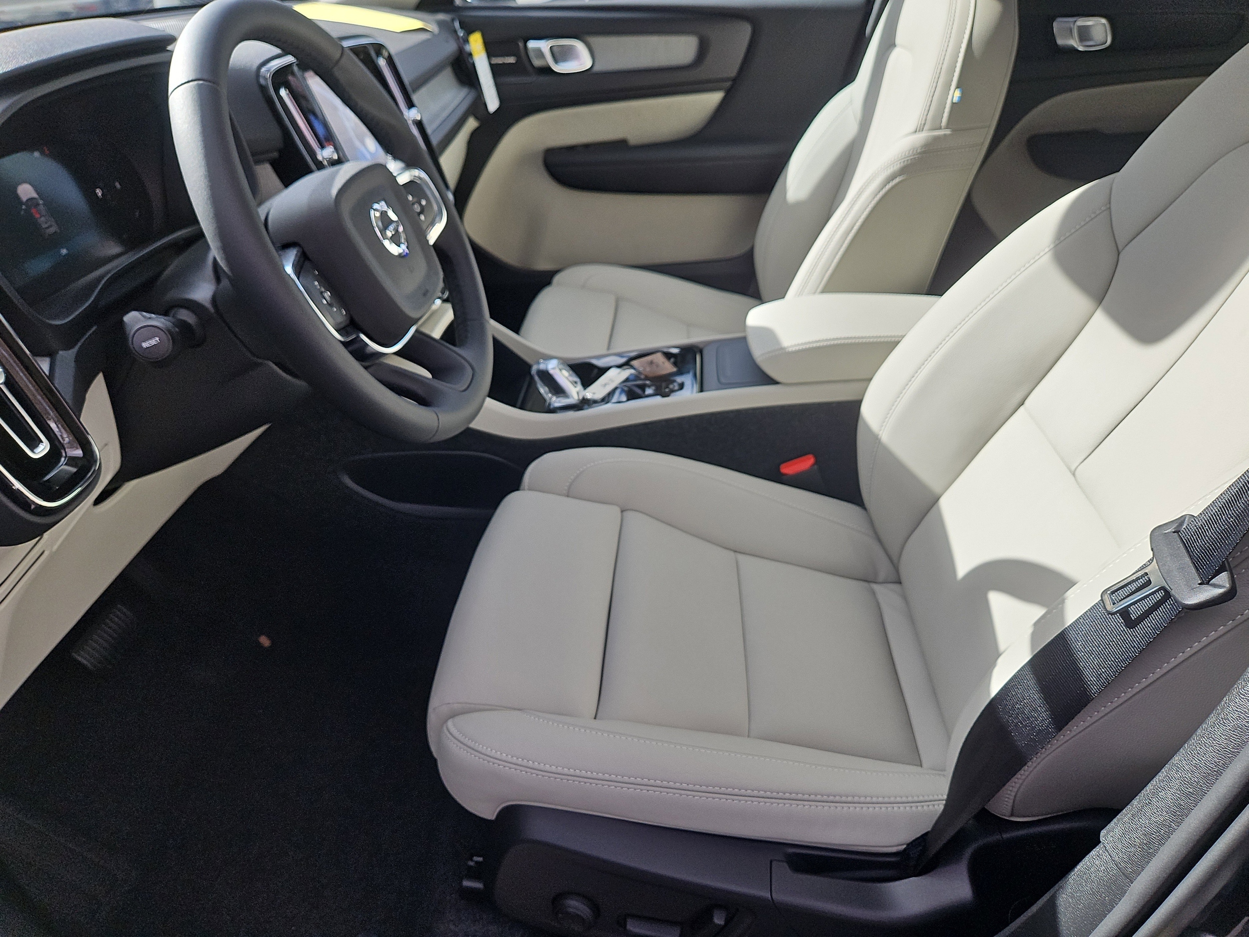 2026 Volvo XC40 Ultra - Photo 21