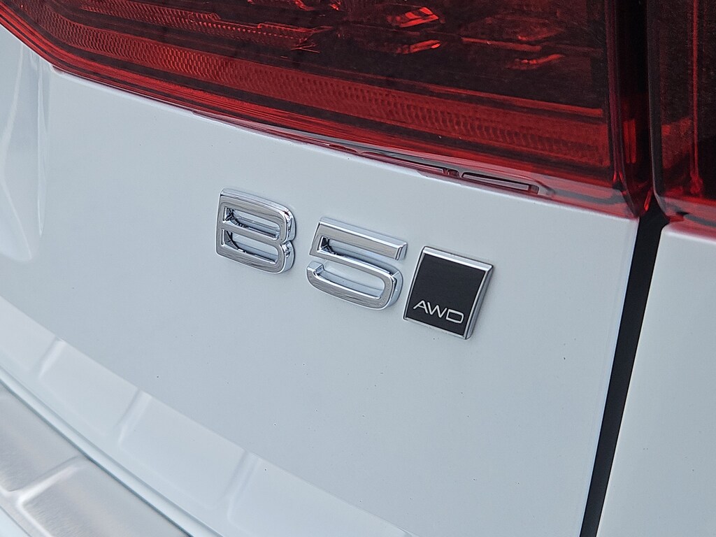 New 2026 Volvo XC60 B5 Plus SUV