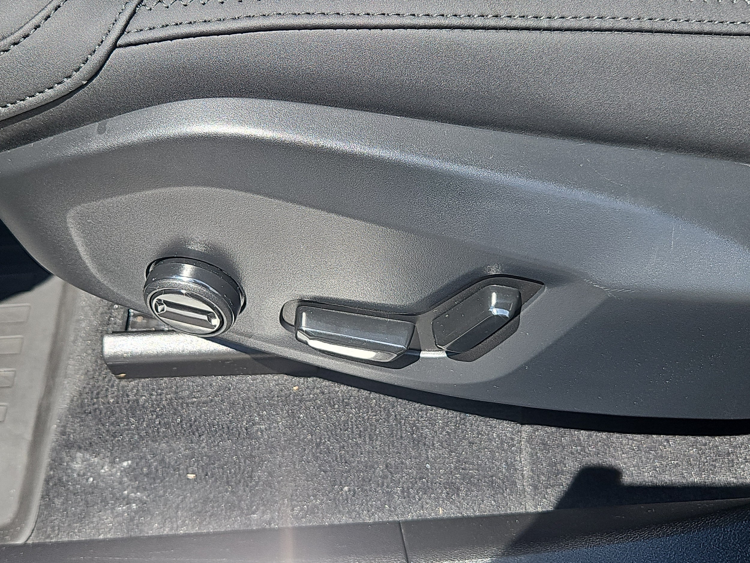 2026 Volvo XC60 Plus - Photo 16