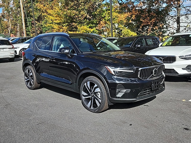 2025 Volvo XC40 B5 Plus Bright Theme AWD SUV