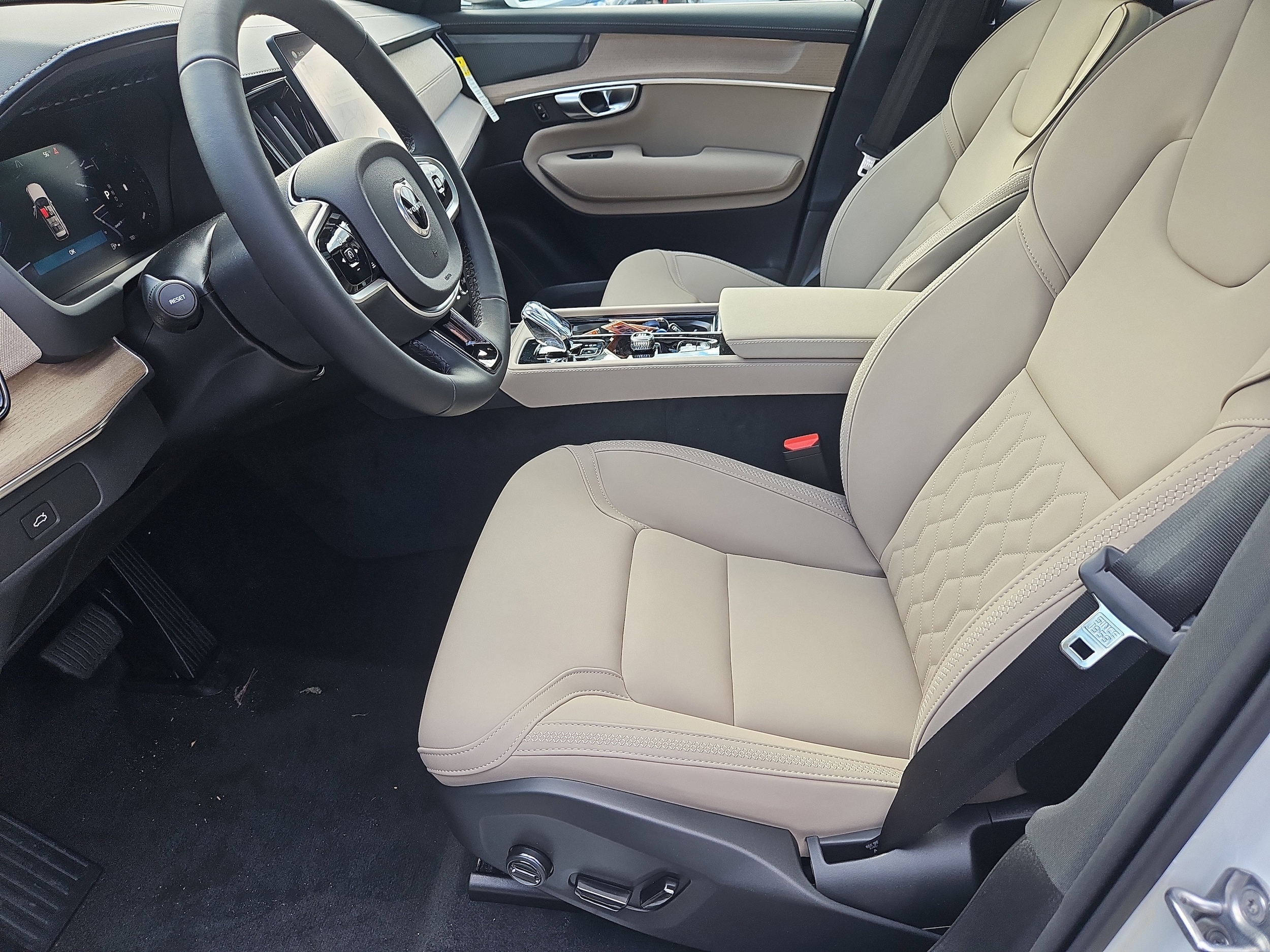 2026 Volvo XC90 Plus - Photo 21