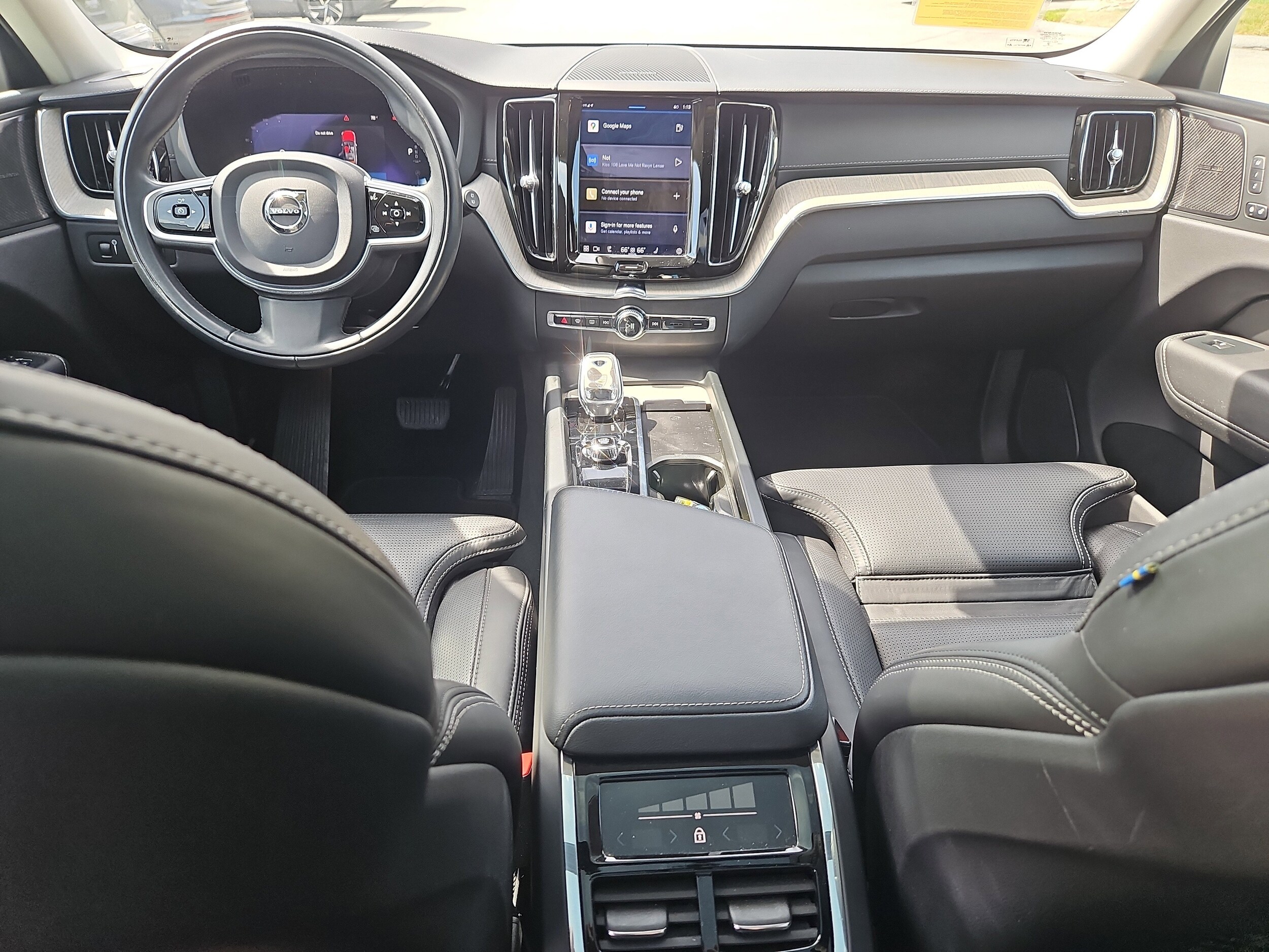 2022 Volvo XC60 Inscription photo 2