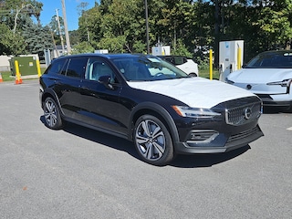 2026 Volvo V60 Cross Country B5 Plus Wagon