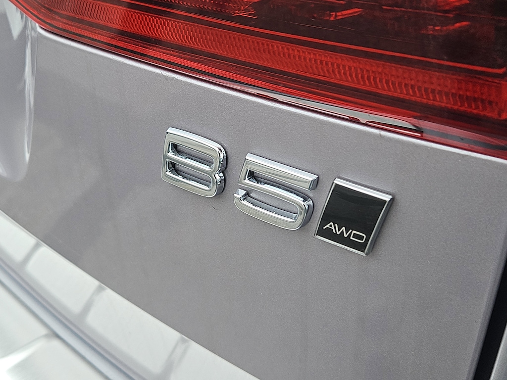 New 2026 Volvo XC60 B5 Plus SUV