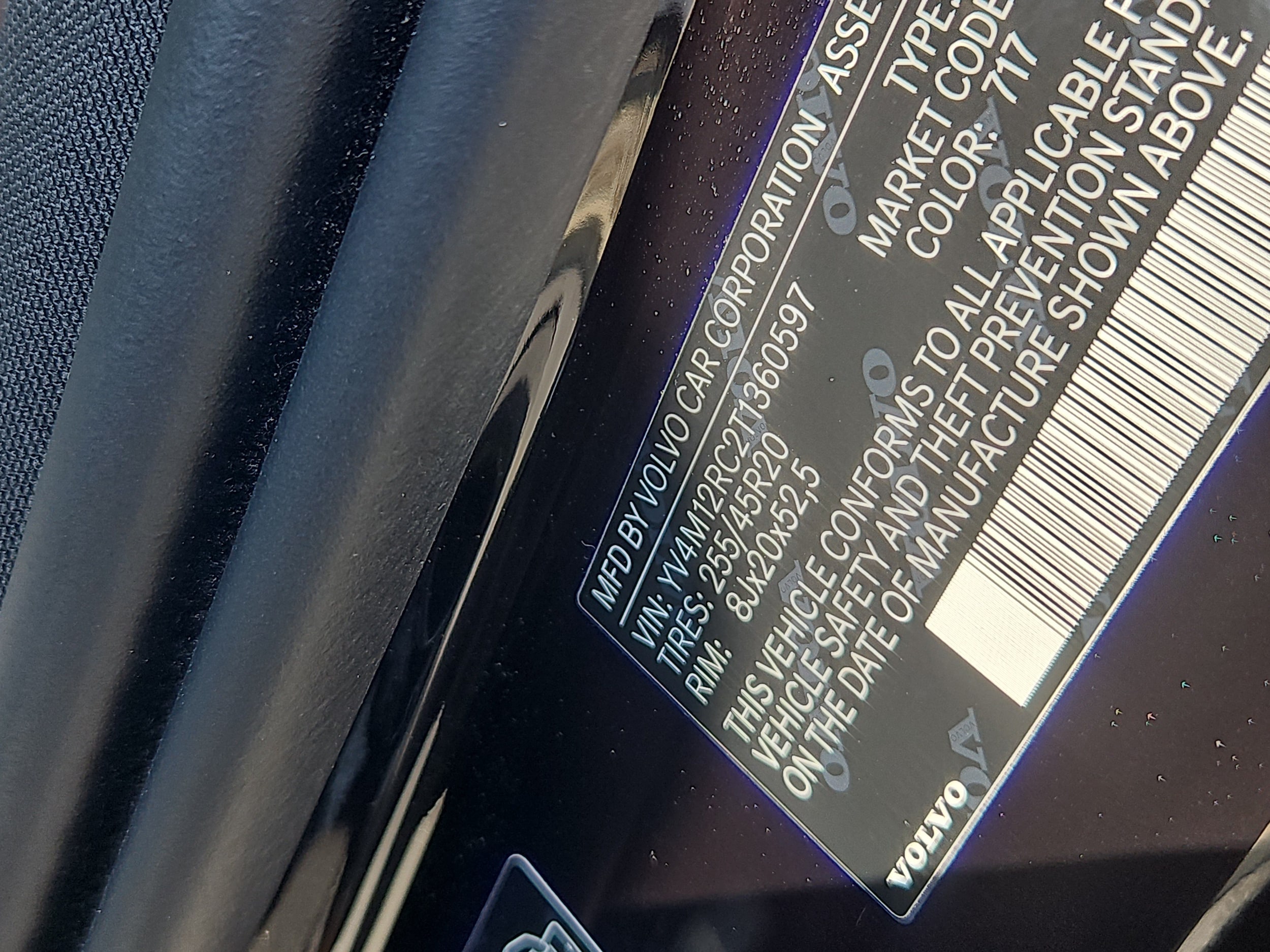 2026 Volvo XC60 Plus - Photo 7