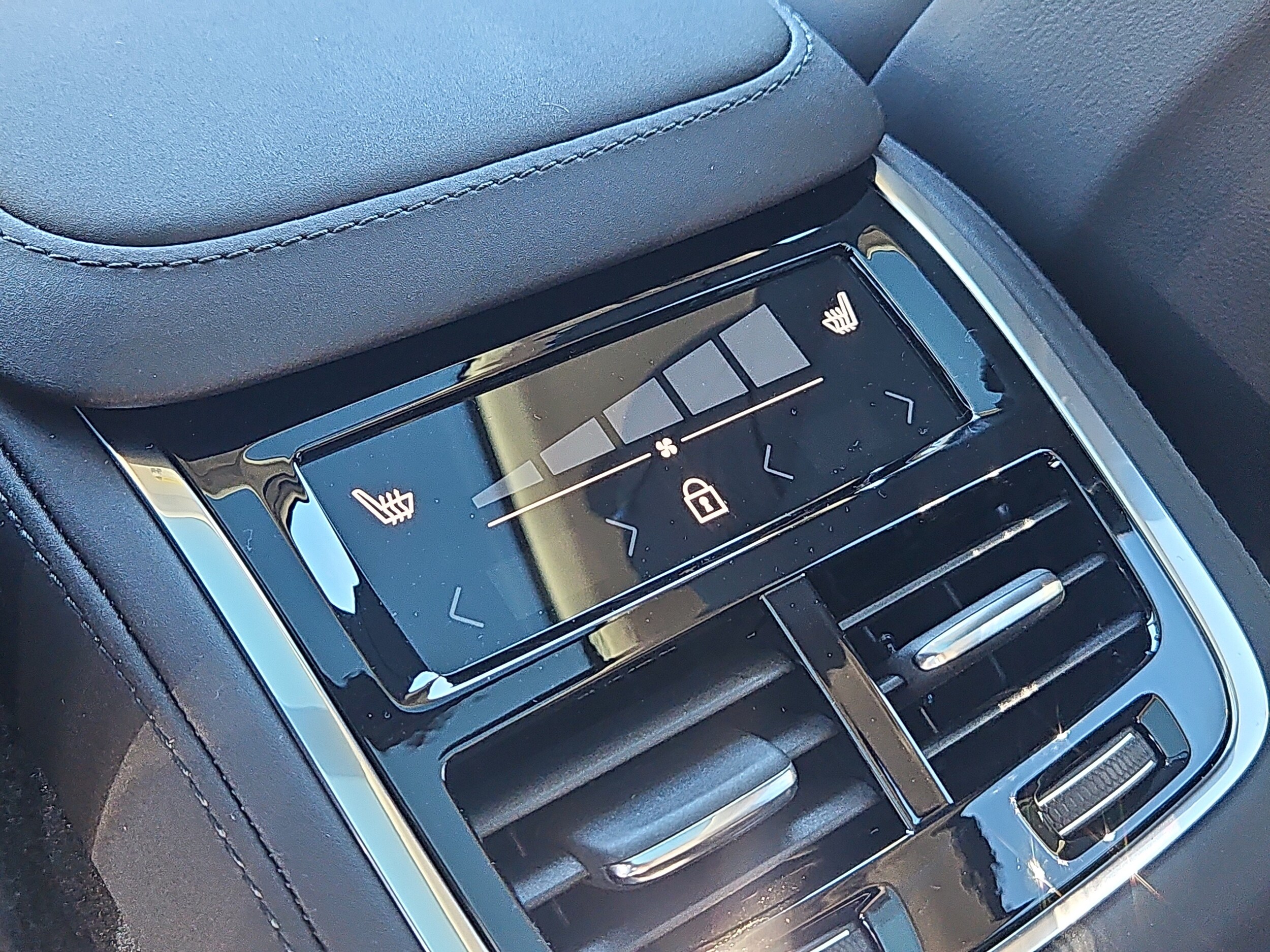 2026 Volvo XC90 Plus - Photo 12