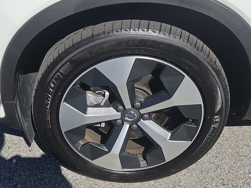 Used 2025 Volvo XC40 Plus Dark Theme Sport Utility