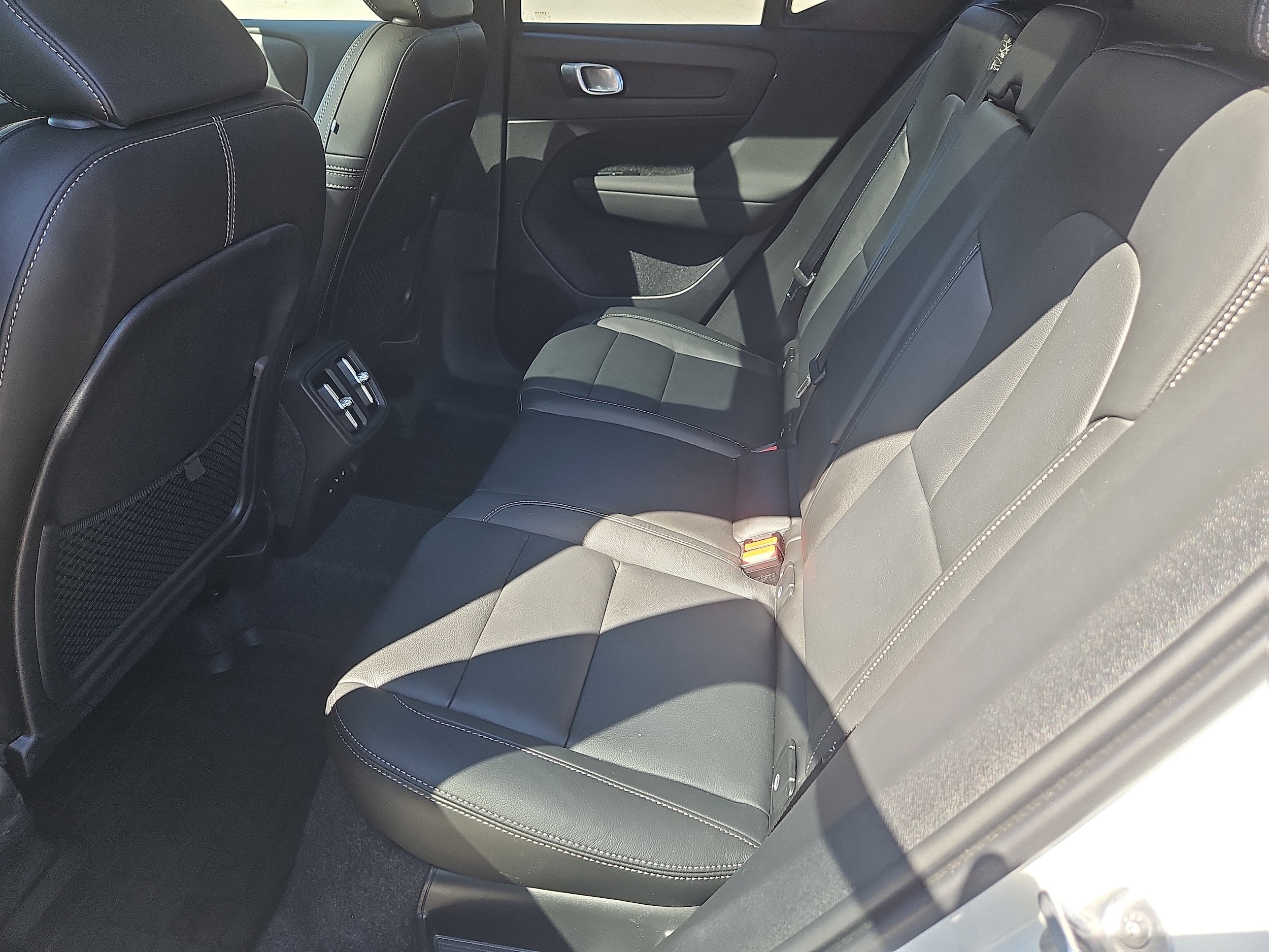 2026 Volvo XC40 Plus - Photo 31