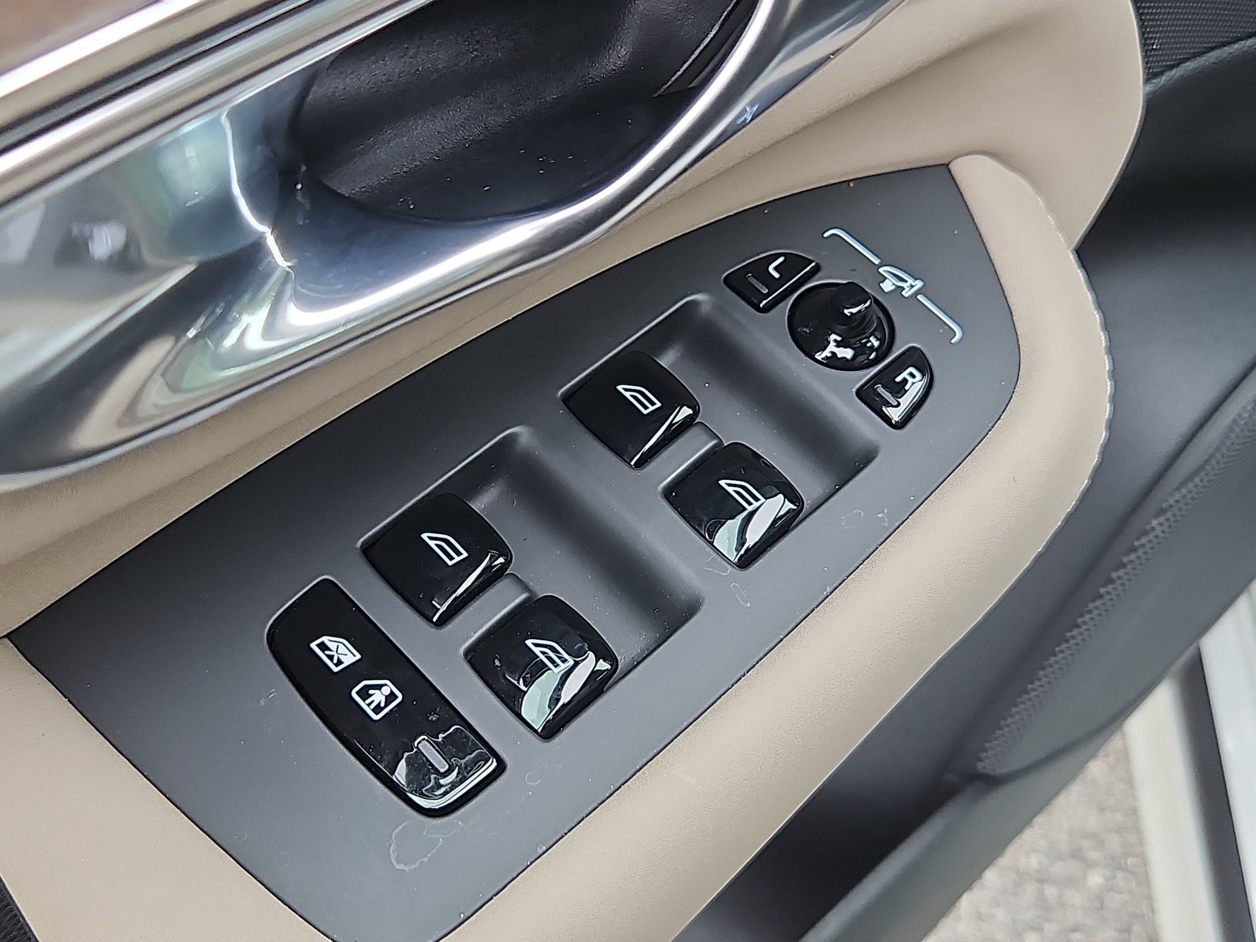 2026 Volvo XC90 Plus - Photo 21